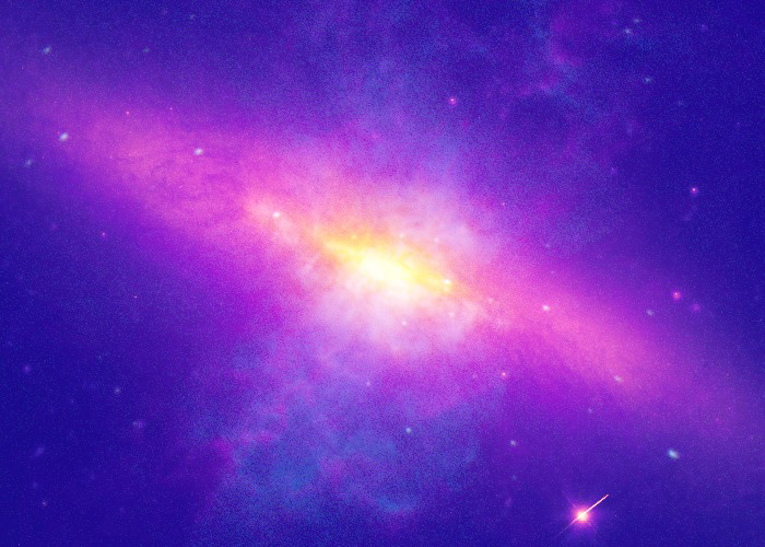 Uma N. | Glowing M82